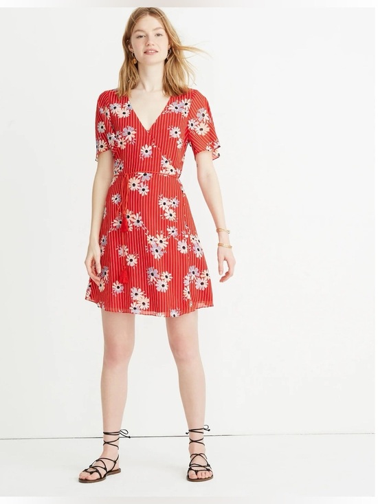 Madewell Dresses & Skirts - Madewell Floral Red Button Wrap Dress In Daisy Society - Size 4